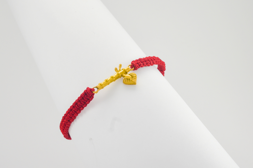 Men - Krishna ji Bansuri 24K Gold - Plated Anti Tarnished Bracelet in Red Cotton Cord - Image 4