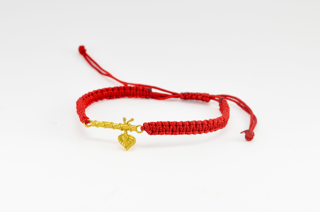 Men - Krishna ji Bansuri 24K Gold - Plated Anti Tarnished Bracelet in Red Cotton Cord